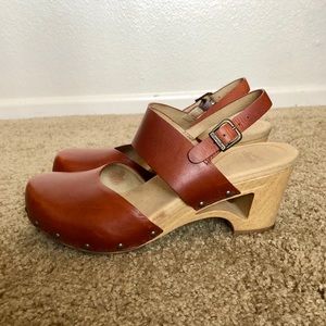 Dansko Thea Sandal. 9